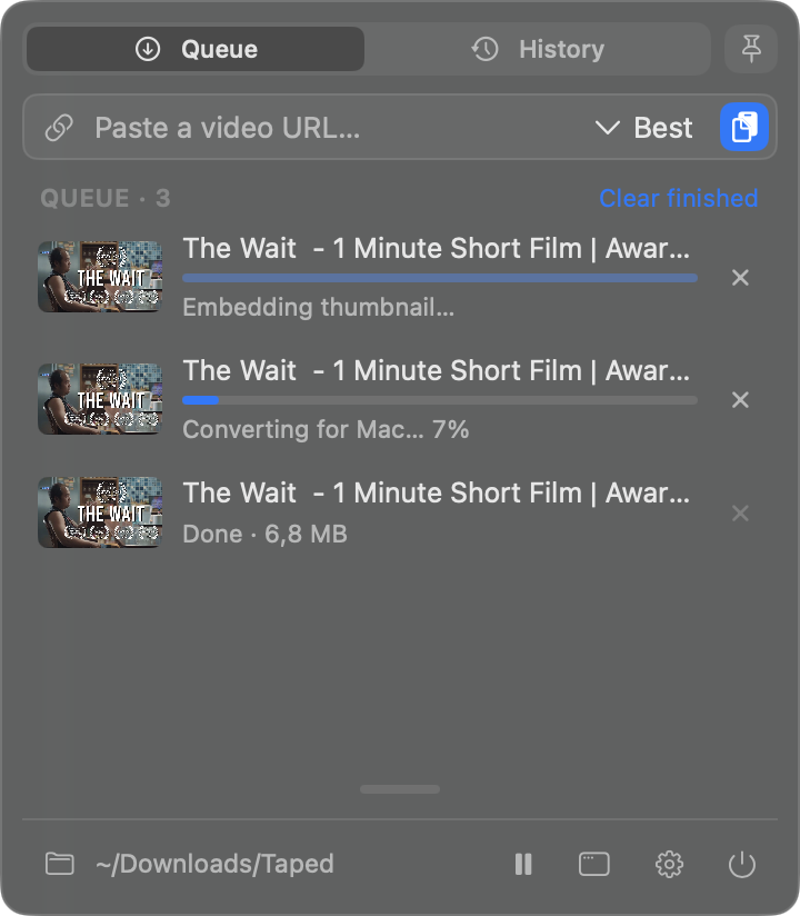 The Taped menubar popover in dark mode, showing the link field, quality buttons and a running queue